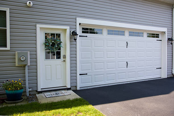 24/7 Emergency Garage Door Panel Replacement experts in Poynette, WI